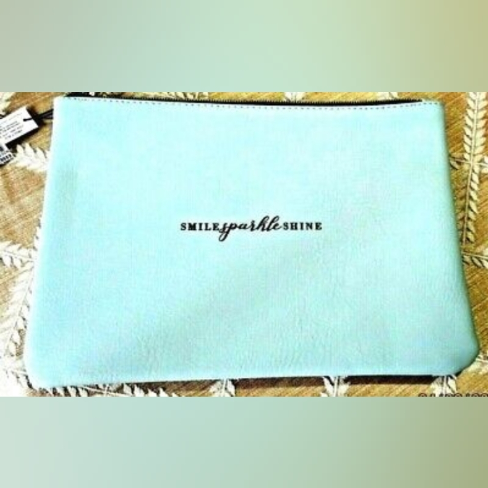 Cosmetic bag w/the words "Smile,Sparkle, Shine